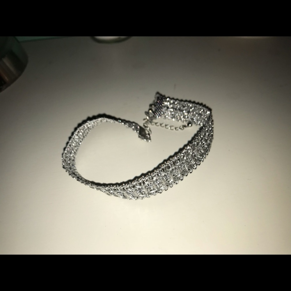 CHOCKER